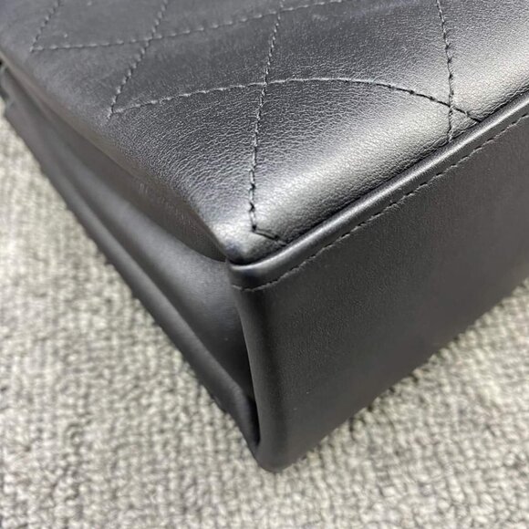 100% Authentic CHANEL Leather Shoulder Bag - Picture 7 of 14